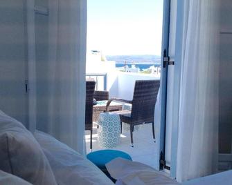Anita Rooms & Suites Milos - Adamantas - Balcón