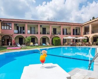 Annaliza Aparthotel - Ipsos - Piscina