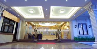 Grand Town Hotel Makassar - מקאסר