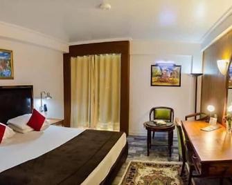 Hotel Galaxy - Karachi - Habitación