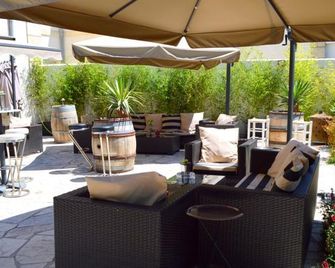 La Maison Ciara - Suites Et Chambres - Orange - Patio