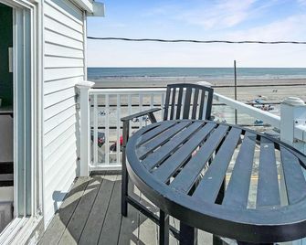 Sweet Serenity - York - Balcony