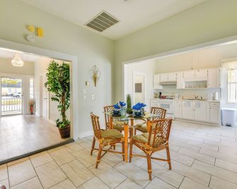 Walk to Riverfront Park Updated Home in Columbus! - Columbus - Dining room