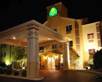 La Quinta Inn by Wyndham Peru Starved Rock State Park - Peru - Building