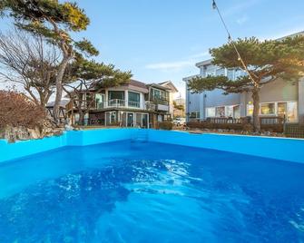 Ganghwa Ana Island Pension - Ganghwa-gun - Pool