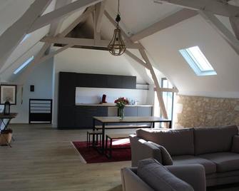Charming farmhouse with heated, secure swimming pool - Sainte-Catherine-de-Fierbois - Sala de estar