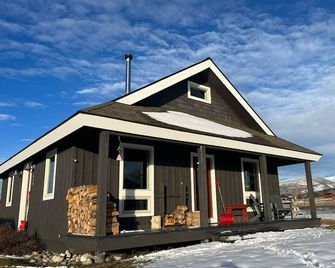 Charming Mountain Home on 2 Acres in picturesque Victor, ID #680tetonvalley - Victor - Gebouw