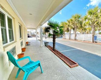 Pet-friendly, 3 Blocks to Beach, Pool, #102 - Atlantic Beach - Balcón