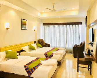 Regalia Inn &suites - Mysore - Bedroom