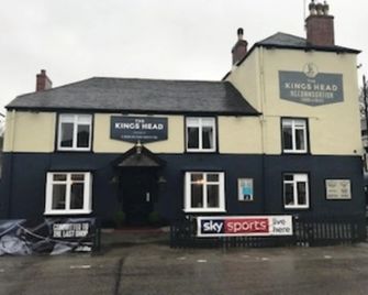 The Kings Head - Truro - Building