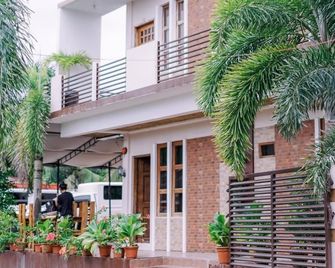 Baywalk Garden Pension House - Masbate - Building