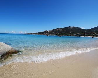 Casa Sol location de vacances indépendante à Calvi moins de 2km plage - Calvi - Playa