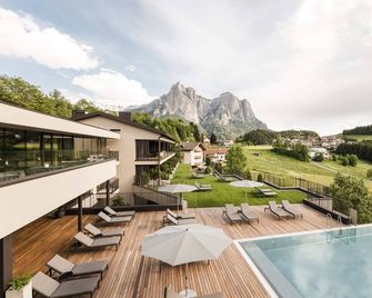 Hotel Alpenflora - Castelrotto