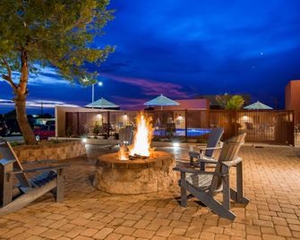 Best Western Plus Sun Canyon - Sierra Vista - Uteplats