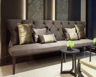 Kesorn Boutique Hotel - Buri Ram - Olohuone