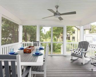 Pet-Friendly Island Getaway | Bikes & Porch - Tilghman Island - Balcony