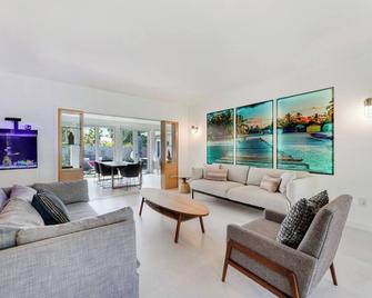 Luxury 5-Bedroom Villa on Hibiscus Island with Stunning Garden Retreat - Miami Beach - Sala de estar
