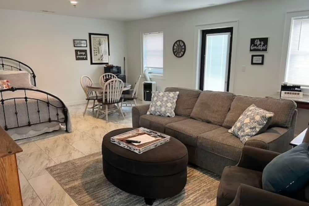 The Everett Suite above Dolce, Bryson City, walk to restaurants and GSMRailroad - Bryson City - Salon