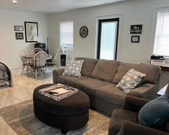 The Everett Suite above Dolce, Bryson City, walk to restaurants and GSMRailroad - Bryson City - Salon