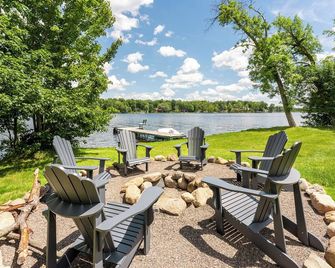 Escape to Blake Lake! Your Perfect Getaway Awaits! - Balsam Lake - Patio
