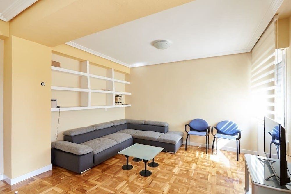 Acà Y Allà Apartamento Alfonso El Batallador - بنبلونة - غرفة معيشة