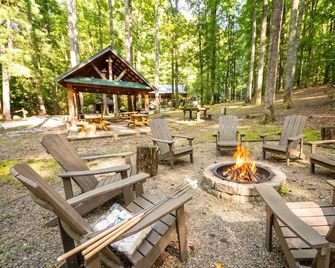 South Fork cabin at Cabin Fever in NC - Saluda - Binnenhof