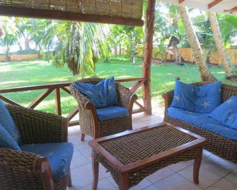 Praslin: house / villa - Praslin in front of the sea - Grand'Anse Praslin - Patio