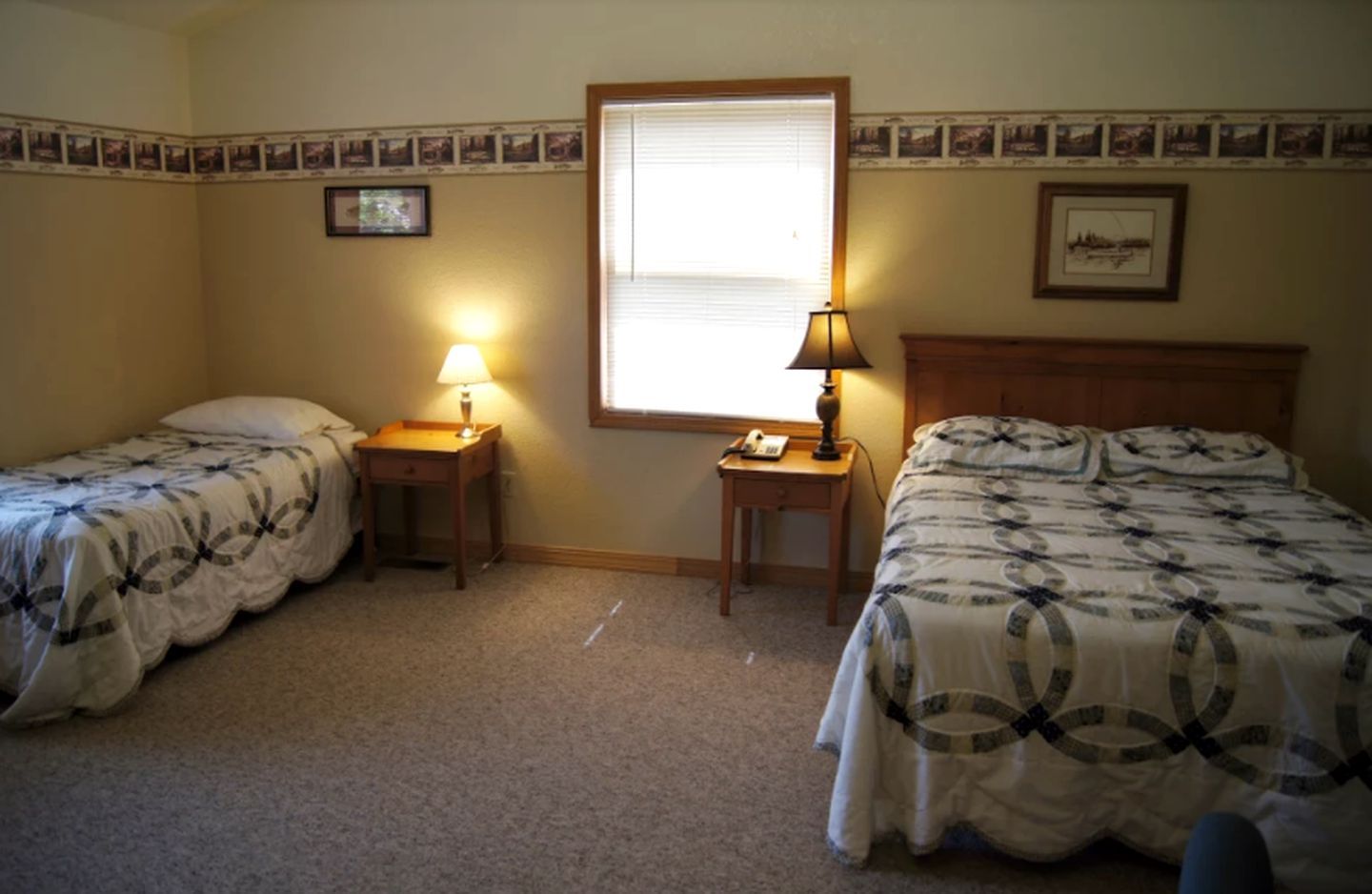 Cozy Cabin Rental for a Camping Retreat on the Umpqua River in Oregon