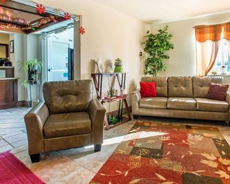 Quality Inn - Moriarty - Living room