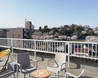 K's House Kanazawa - Travelers Hostel - קאנאזוואה - מרפסת