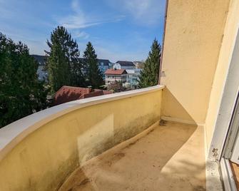 Bright and comfortable unit across from Messe Wels - Wels - Balkon