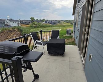 Charming 3-bedroom townhome with AC and WiFi in wonderful Box Elder - Box Elder - Balcony
