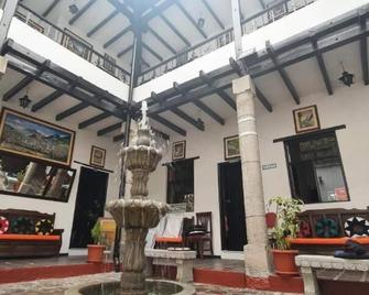 Hostal Flores - Quito - Lobby