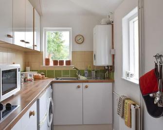 Front Row Cottage, River View - Prudhoe - Kitchen
