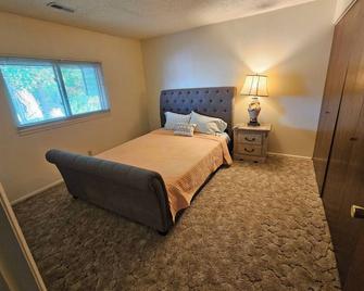 Cozy apartment on the western slope. Pet friendly. - Rangely - Bedroom