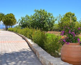 Alexandra Apartments - Lefkimmi - Outdoors view