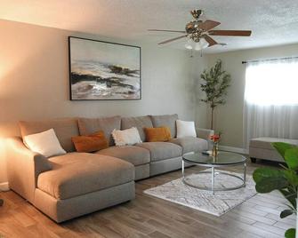The Cozy Corner, Family Friendly, Game Room + Wifi - Woodward - Huiskamer