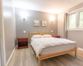 Lakepoint Cottage Resort - Killaloe - Bedroom