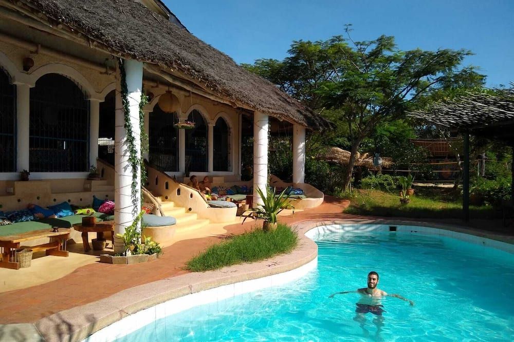 Distant Relatives Ecolodge & Backpackers