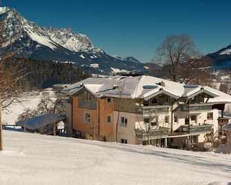 Bed & Breakfast Landhaus Strasser - Söll - Building
