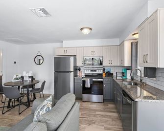 Off the Charts Inn - Saint James City - Cucina