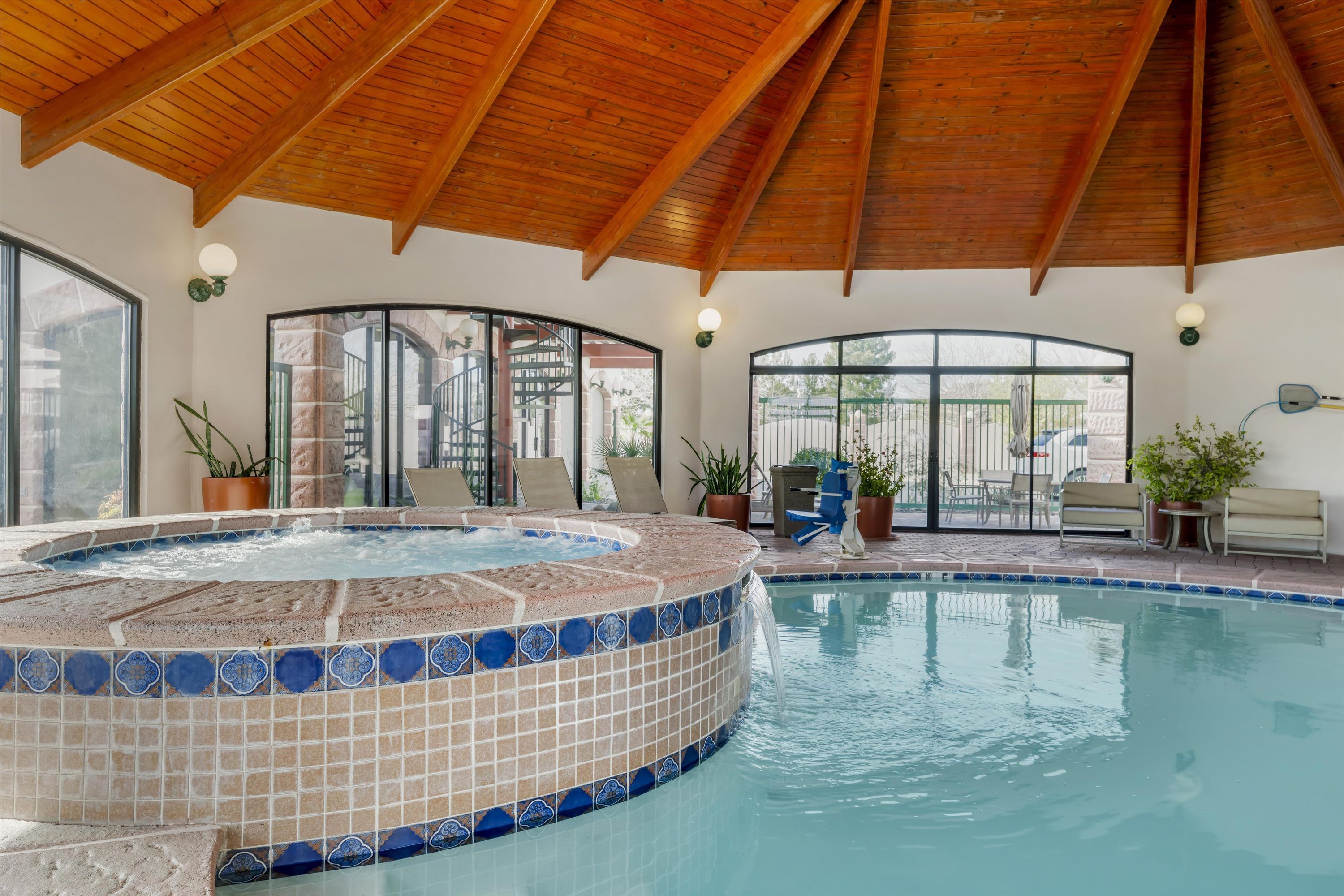 Best Western Plus Swiss Chalet Hotel & Suites - Pecos - Piscina