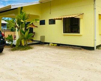 3 Bed House - Sleeps 6 - Garden - Parking - Wifi - Paramaribo - Gebouw