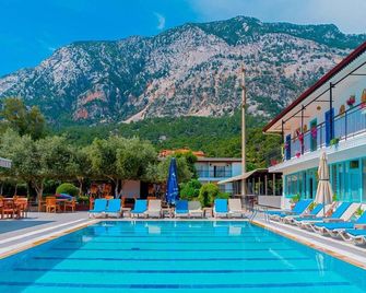 Get Enjoy Hotels - Göynük - Piscina