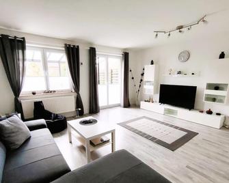 Cottage on 2nd Days with 2nd Bedroom and garden - Bad Fallingbostel - Wohnzimmer