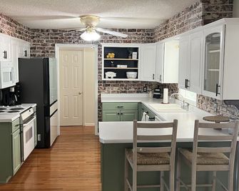 McDaniel Farmhouse with pool & 12 person hot tub - Ooltewah - Keuken