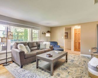 Charming Highland Falls Home 2 Mi to West Point! - Highland Falls - Pokój dzienny