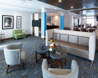 Holiday Inn Express & Suites North Battleford - North Battleford - Gebäude