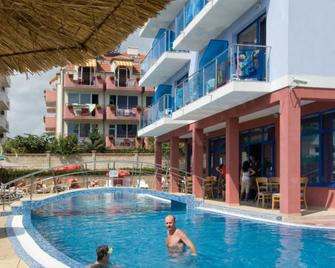 Hotel Nadia - Primorsko - Zwembad