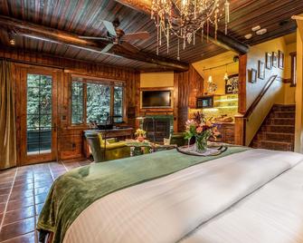 Highland Haven Creekside Inn - Evergreen - Essbereich